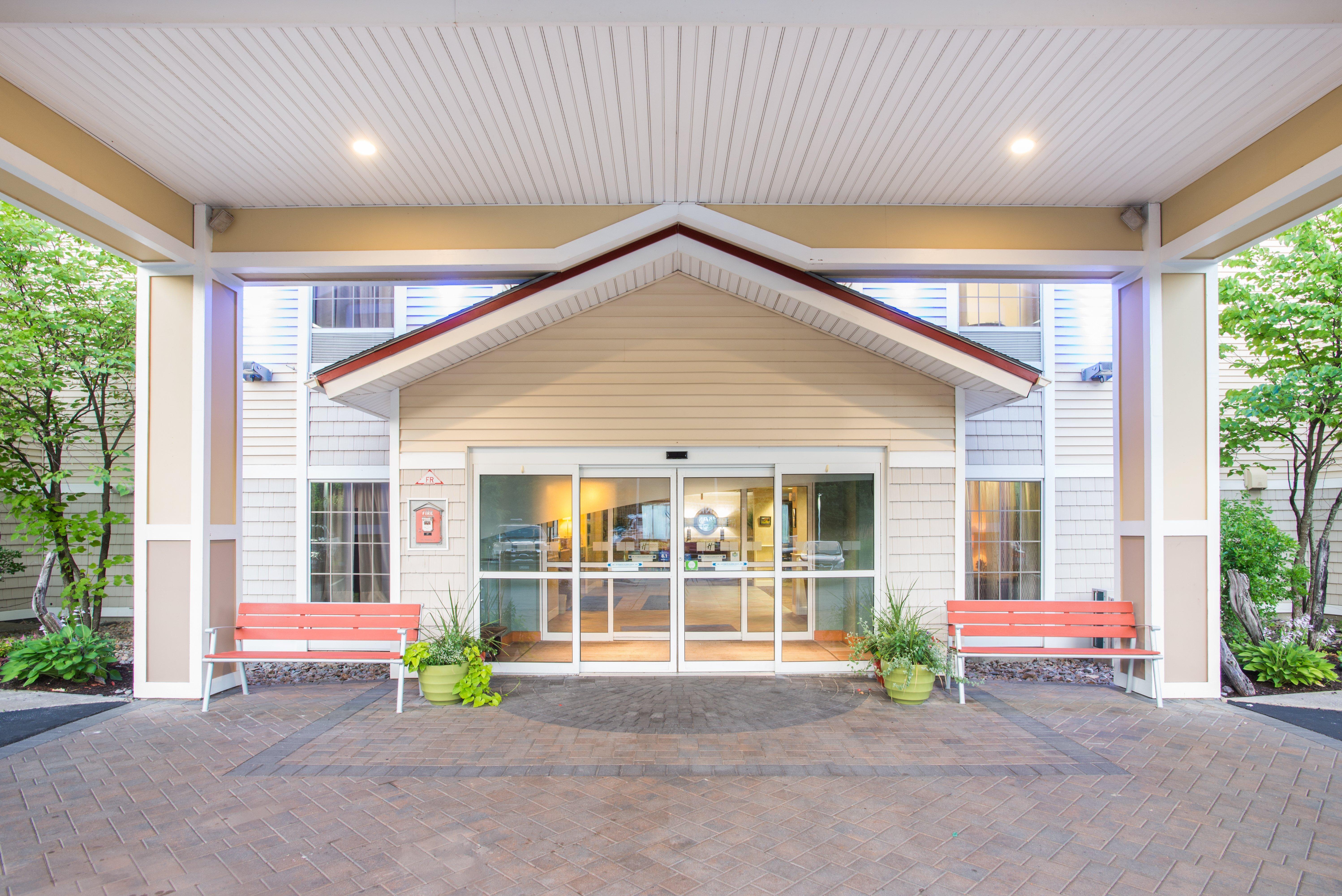 Holiday Inn Express Hotel & Suites Brattleboro By Ihg Exterior photo
