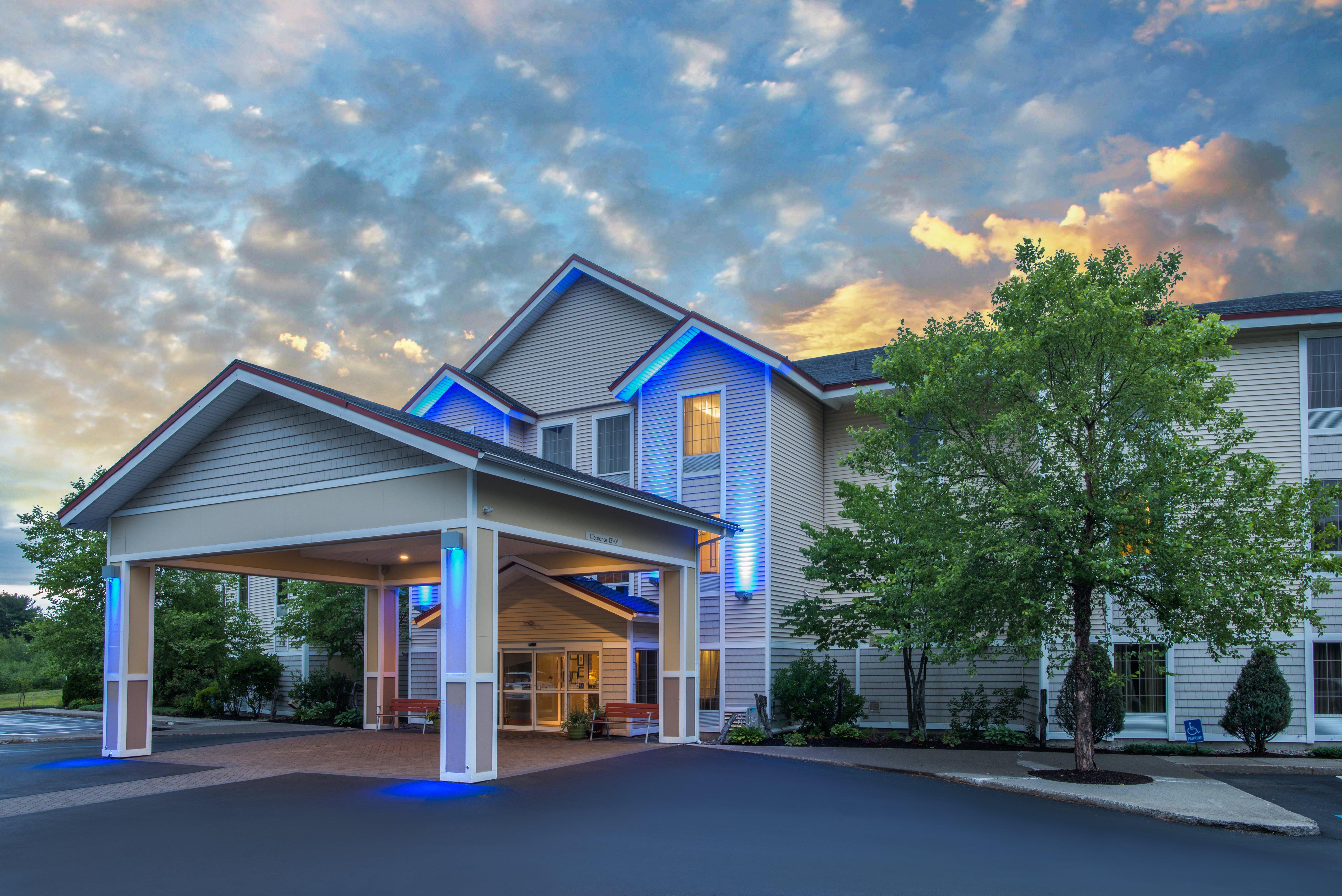 Holiday Inn Express Hotel & Suites Brattleboro By Ihg Exterior photo