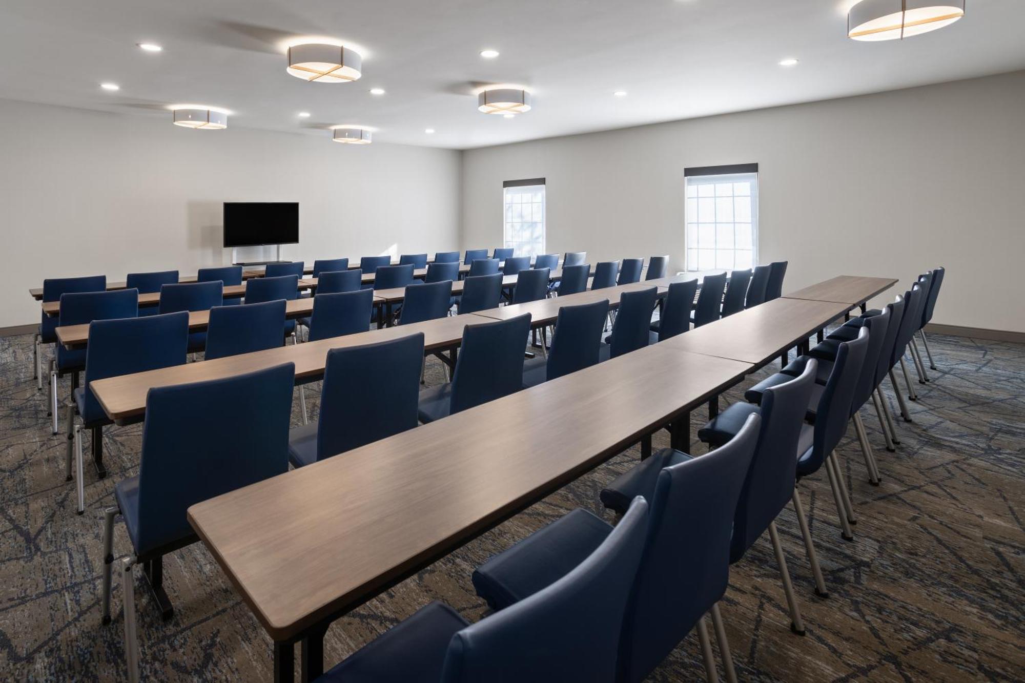 Holiday Inn Express Hotel & Suites Brattleboro By Ihg Exterior photo