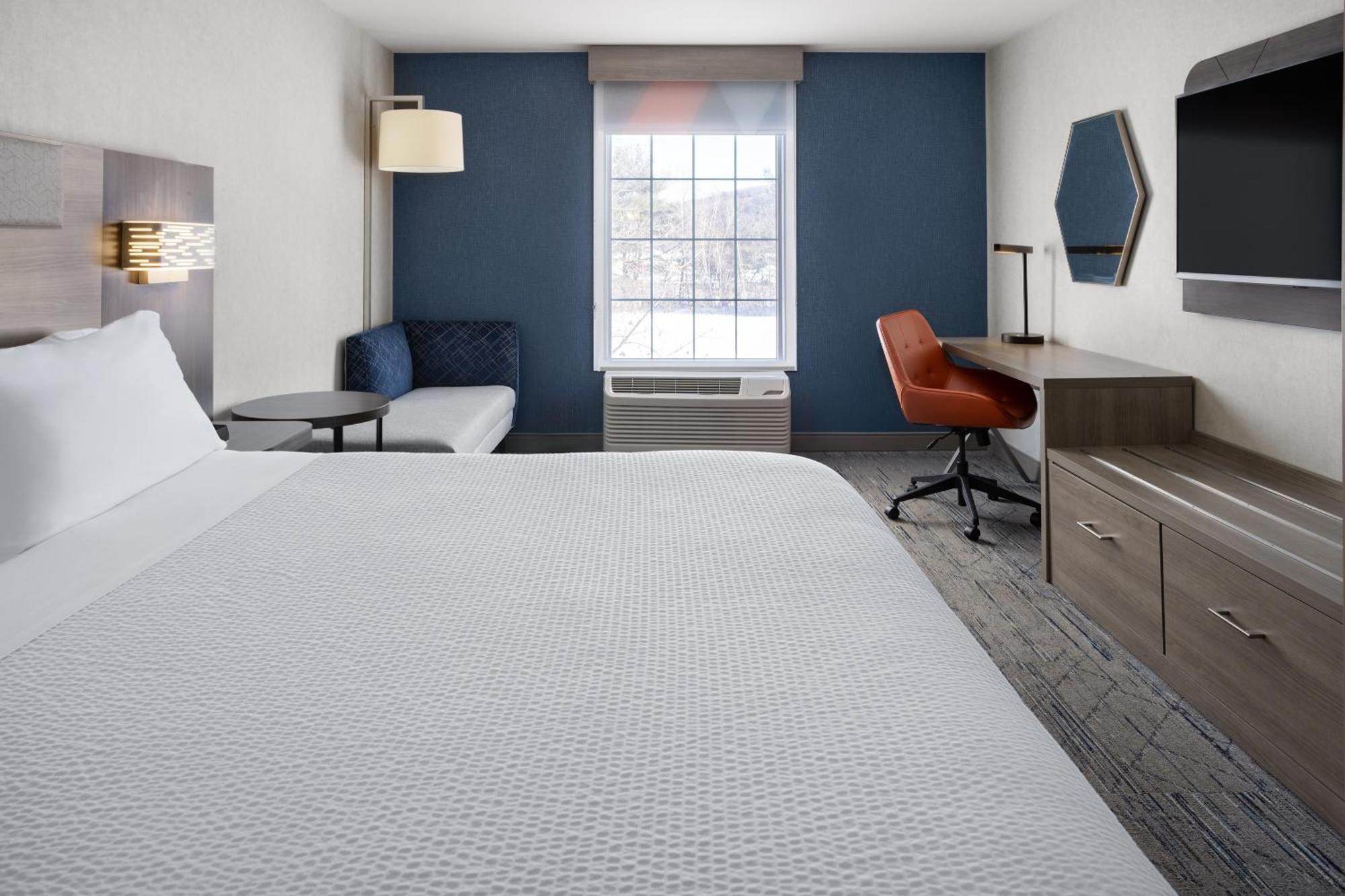 Holiday Inn Express Hotel & Suites Brattleboro By Ihg Exterior photo