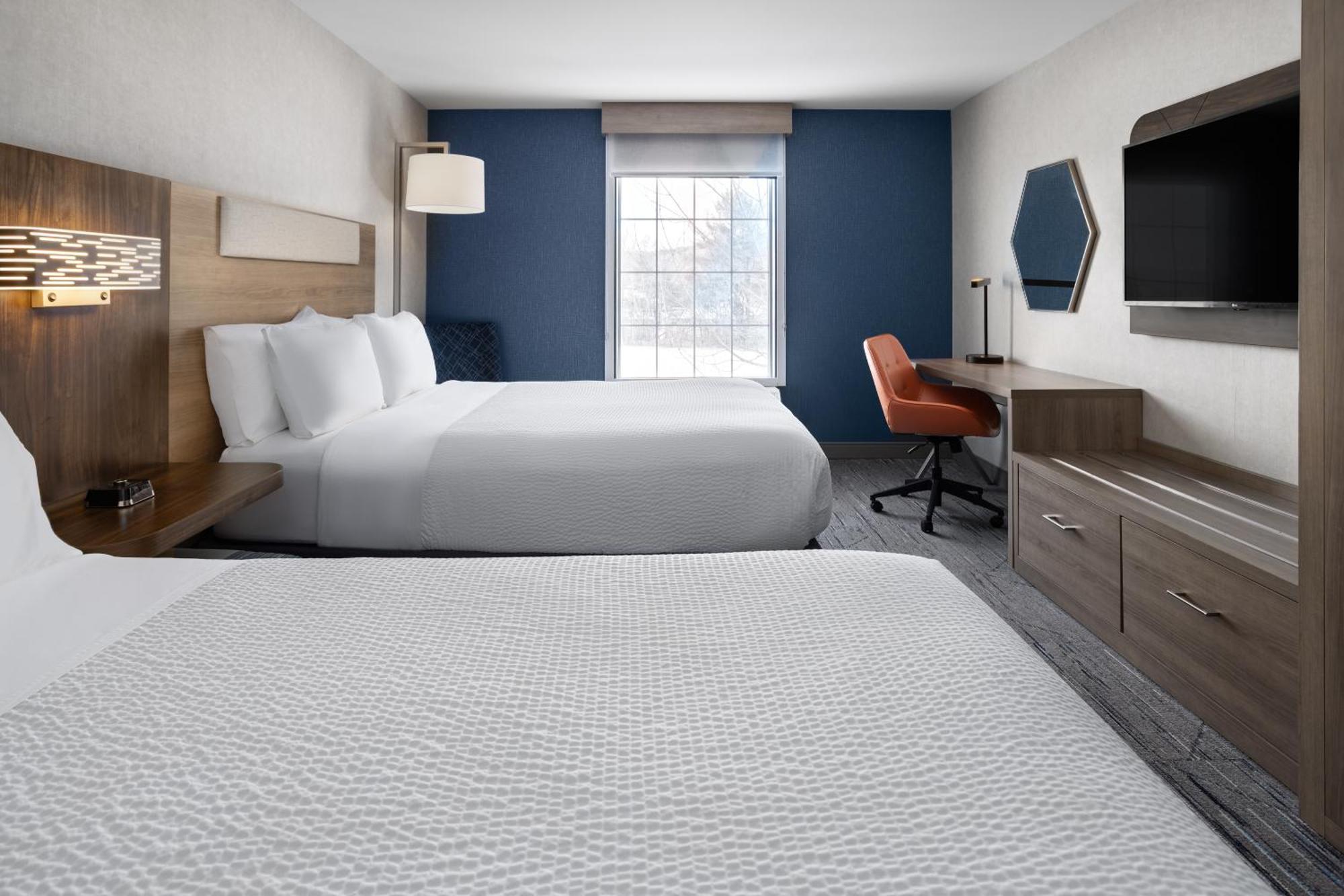 Holiday Inn Express Hotel & Suites Brattleboro By Ihg Exterior photo